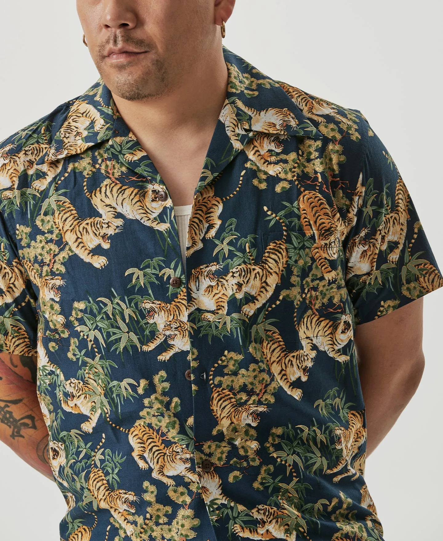 Lot AS08 Ukiyo-e Tiger & Bambo Pattern Aloha Shirt - Navy