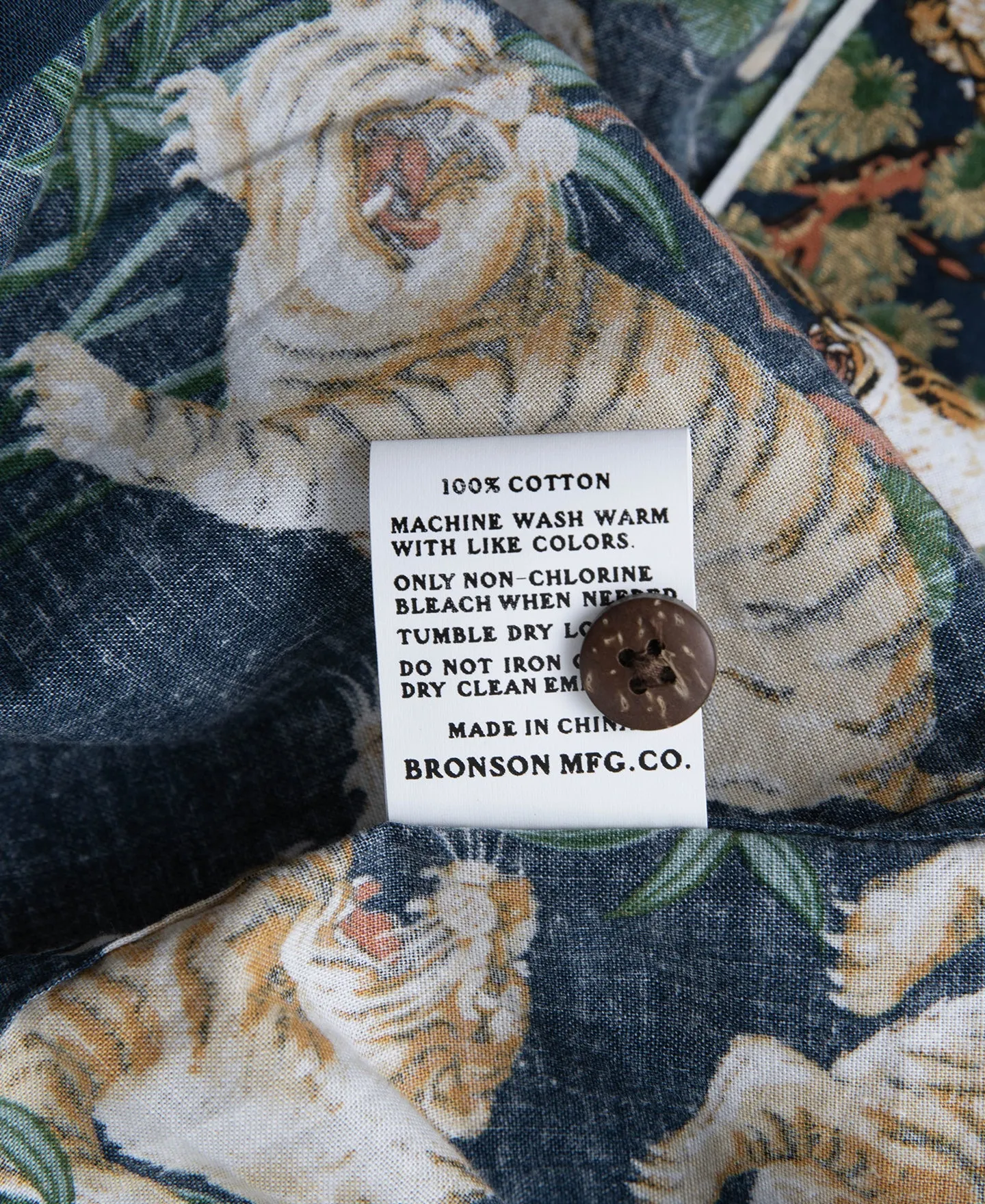 Lot AS08 Ukiyo-e Tiger & Bambo Pattern Aloha Shirt - Navy